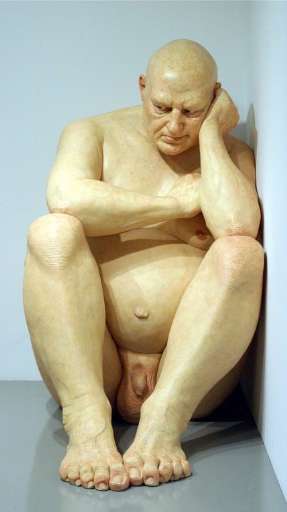 “Genio”. “No, solo business”. Si accende in Gran Bretagna il dibattito su Ron Mueck “Genio”. “No, solo business”. Si accende in Gran Bretagna il dibattito su Ron Mueck