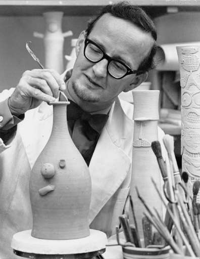 design_mostre | The man behind the cup