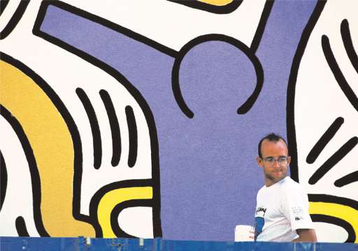 Piazza Keith Haring. Per una notte Pisa festeggia l’artista e il suo murales toscano Piazza Keith Haring. Per una notte Pisa festeggia l’artista e il suo murales toscano