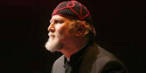 Moni Ovadia per i sessant’anni del Piccolo Teatro di Milano. Con una sorpresa per internauti…