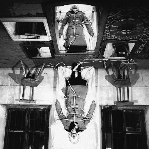 Cagliari, allo Studio 20 tredici fotografi sul mistero dello specchio