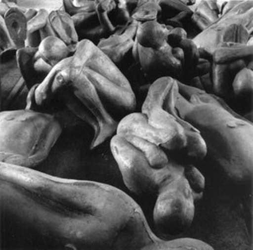 Napoli, installazione di Antony Gormley per l’inaugurazione del cortile del Madre