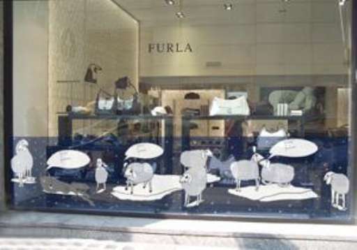 Pecore e lupi di Eva Marisaldi. Per le vetrine natalizie di Furla Pecore e lupi di Eva Marisaldi. Per le vetrine natalizie di Furla
