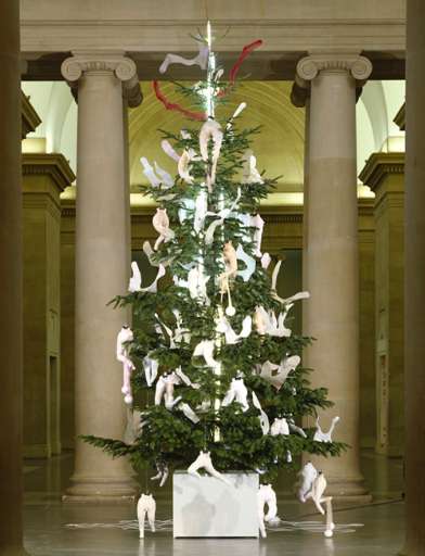 Natale in casa Tate. Con l’albero di Sarah Lucas