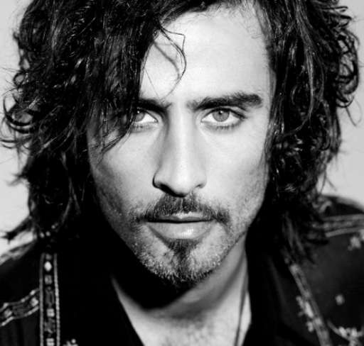 Il connaisseur Raz Degan. A Bologna, per inaugurare il nuovo spazio Modular