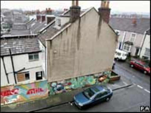 Banksy-mania, a Bristol murales in vendita… con tutta la casa attaccata!