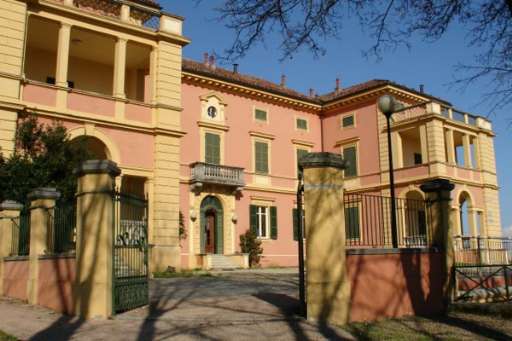 ArtAsti, la fiera lillipuziana nella villa di Badoglio