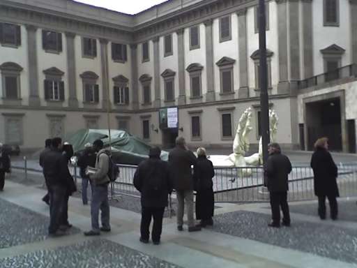 Da Milano: il mistero dello scheletro “velato” in Piazza Duomo