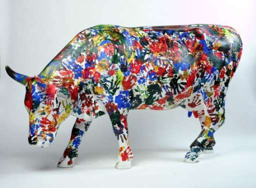 Mucche d’artista invadono Milano. È una nuova tappa della carovana Cowparade