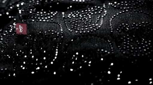 Teschio invenduto? E Damien Hirst si butta sui jeans… Teschio invenduto? E Damien Hirst si butta sui jeans…