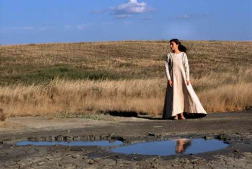 Caro papà… Ginestra Paladino in performance alla Galleria Civica di Modena Caro papà… Ginestra Paladino in performance alla Galleria Civica di Modena