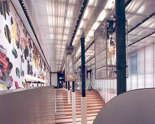 Ancora teschi. Damien Hirst firma il party di avvio stagione all’Epicentro Prada di Nyc Ancora teschi. Damien Hirst firma il party di avvio stagione all’Epicentro Prada di Nyc