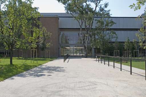 VIAGGIO DI UN COLLEZIONISTA ALLA MODA VIAGGIO DI UN COLLEZIONISTA ALLA MODA