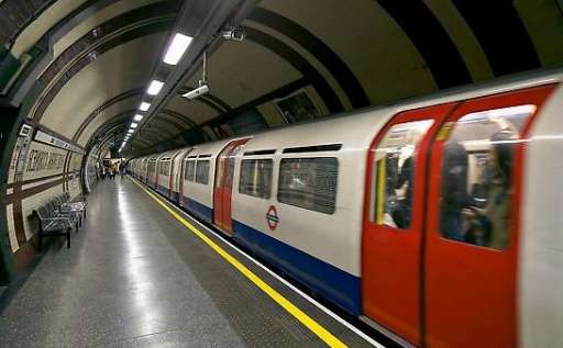 Free Press? No, nella Tube di Londra si distribuisce Free Art… Free Press? No, nella Tube di Londra si distribuisce Free Art…