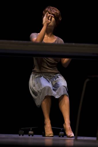 arteatro_danza | Approcher la poussière | Milano, Teatro dell’Elfo