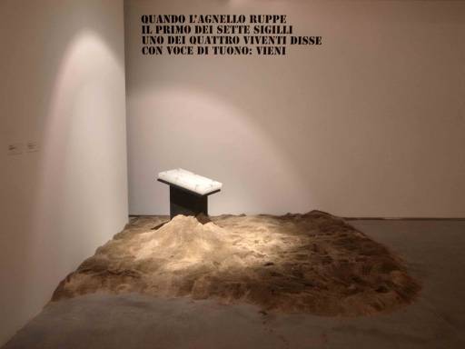 Quando l’artista gioca con il linguaggio Quando l’artista gioca con il linguaggio