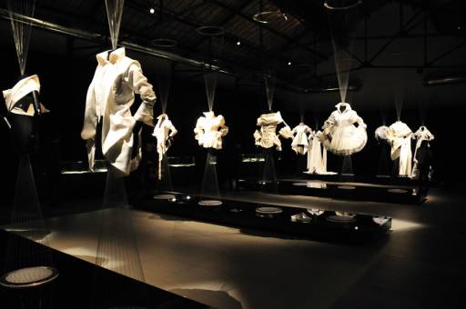 Fino al 15.VI.2014 | La camicia bianca secondo me. Gianfranco Ferré | Museo del Tessuto, Prato