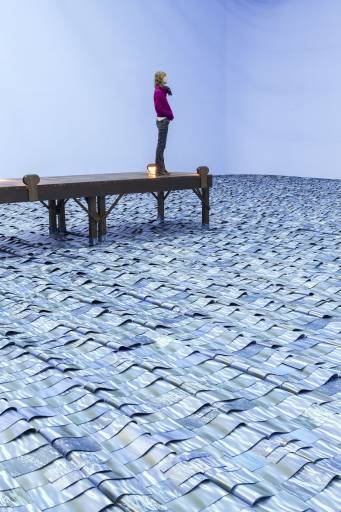 Vedere una mostra con i piedi Vedere una mostra con i piedi