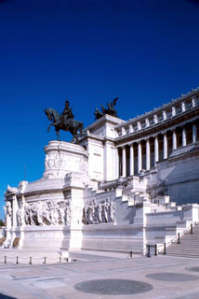 Roma, l’assessore Vincenzo Vita scambia il Vittoriano per un monumento fascista