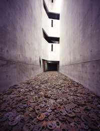 Kadishman "Gefallens Laub", 2001 