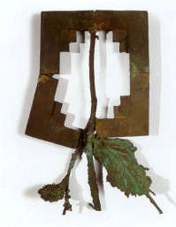 Alik Cavaliere. Cornice rotta con ramo bronzo 1971