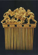 Pettine con scene di battaglia,stile scitico/greco, 430-390 a.C. oro, Ermitage 
