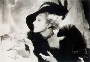 cecil_beaton_marlene_dietrich(1935)_copyright_cecil_beaton_archive_sothebys_londra