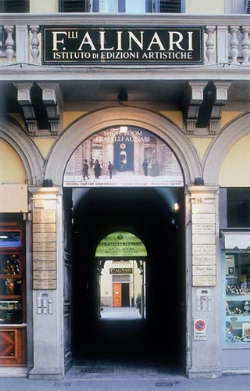 La facciata dello stabilimento Alinari, 2002 