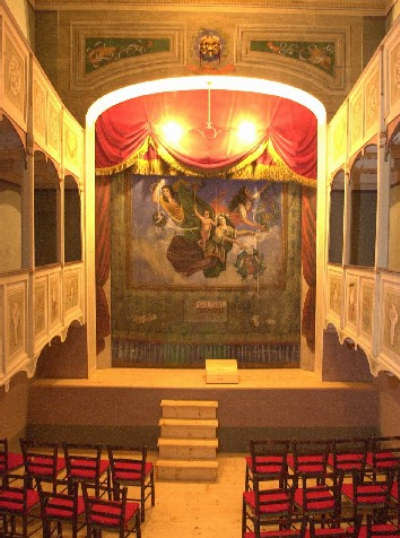 Riapre il teatro più piccolo del mondo