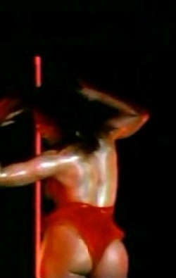 Jennifer Lopez scopiazza Flashdance? Ma la firma è di LaChappelle Jennifer Lopez scopiazza Flashdance? Ma la firma è di LaChappelle