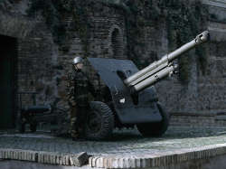 Artisti attacchini a Milano, affissioni creative per sedici giovani