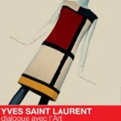 A Parigi apre il Museo Yves Saint Laurent. Con una mostra di abiti ispirati all’arte