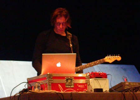 Fennesz_guitar