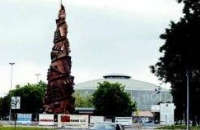 Roma, la Torre di Pomodoro finisce all’Eur