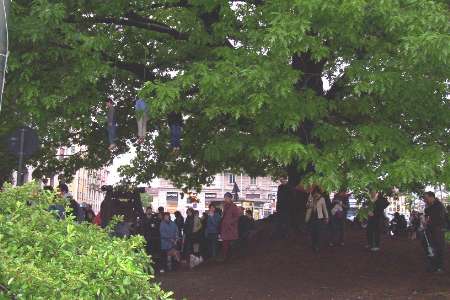 Parte il Cattelantour milanese. Alla scoperta dell’altro Maurizio