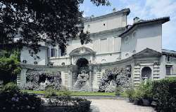 Una domenica a spasso nei cortili storici di Roma Una domenica a spasso nei cortili storici di Roma