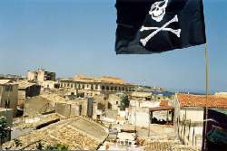 Sbarco a Siracusa. Profughi? No, pirati