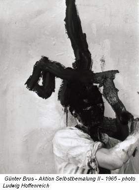Günter Brus - Aktion Selbstbemalung II - 1965 - photo Ludwig Hoffenreich
