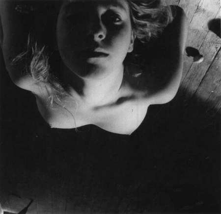 La galleria Davide Di Maggio in un nuovo spazio a Berlino. Con le fotografie di Francesca Woodman