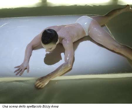 Una scena dello spettacolo Bizzy Anna