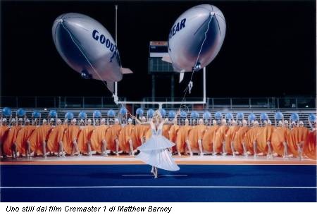 Uno still dal film Cremaster 1 di Matthew Barney