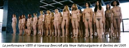 La performance VB55 di Vanessa Beecroft alla Neue Nationalgalerie di Berlino del 2005