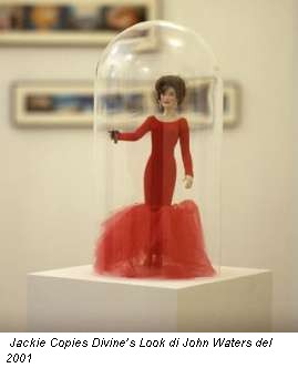 Jackie Copies Divine’s Look di John Waters del 2001