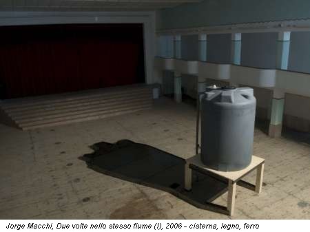 Jorge Macchi, Due volte nello stesso fiume (I), 2006 - cisterna, legno, ferro