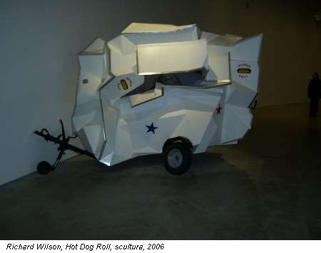 Richard Wilson, Hot Dog Roll, scultura, 2006