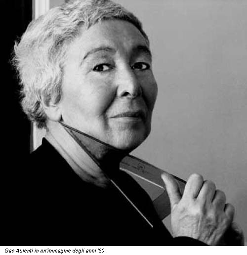 Gae Aulenti in un'immagine degli anni '80