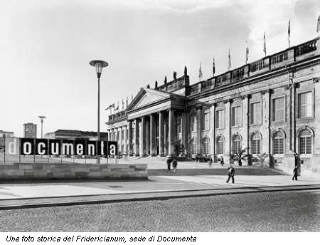 Una foto storica del Fridericianum, sede di Documenta
