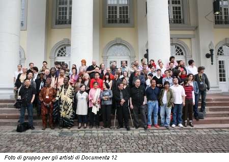 Foto di gruppo per gli artisti di Documenta 12