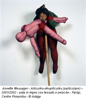 Annette Messager - Articulés-désarticulés (particolare) – 2001/2002 - asta in legno con tessuto e peluche - Parigi, Centre Pompidou - © Adagp