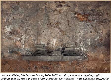 Anselm Kiefer, Die Grosse Fracht, 2006-2007, Acrilico, emulsioni, ruggine, argilla, piombo fuso su tela con nave e libri in piombo. Cm 460x690 - Foto Giuseppe Marraccini
